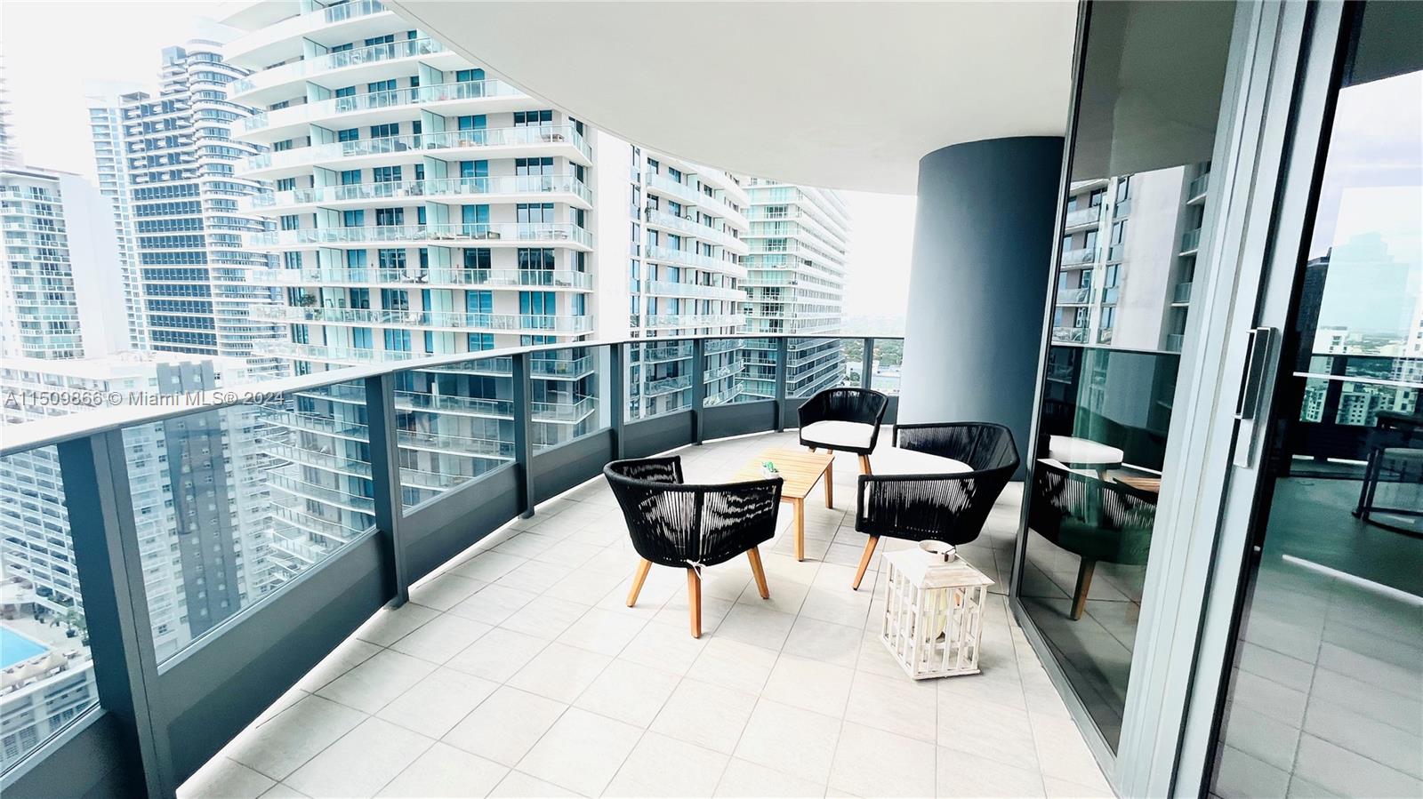 1000 S Brickell Plaza 3002, Miami, Florida 33131, 3 Bedrooms Bedrooms, ,3 BathroomsBathrooms,Residentiallease,For Rent,1000 S Brickell Plaza 3002,A11509866