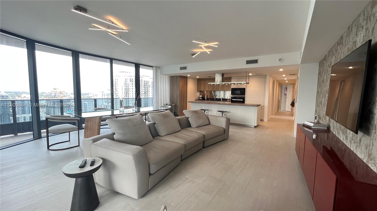 1000 S Brickell Plaza 3002, Miami, Florida 33131, 3 Bedrooms Bedrooms, ,3 BathroomsBathrooms,Residentiallease,For Rent,1000 S Brickell Plaza 3002,A11509866