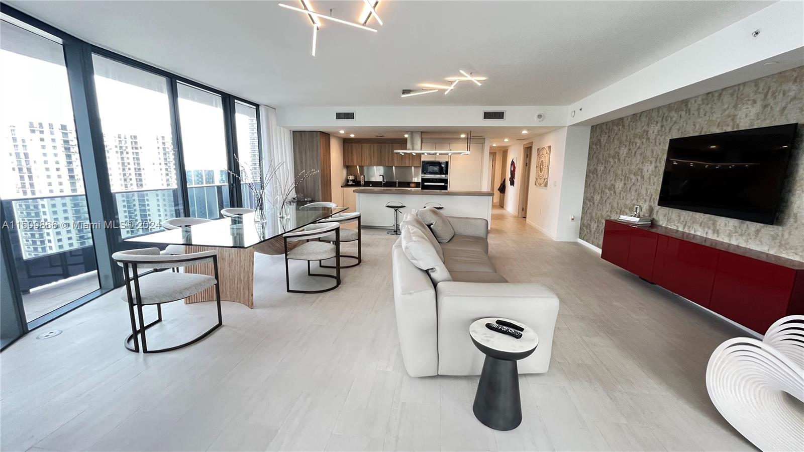 1000 S Brickell Plaza 3002, Miami, Florida 33131, 3 Bedrooms Bedrooms, ,3 BathroomsBathrooms,Residentiallease,For Rent,1000 S Brickell Plaza 3002,A11509866