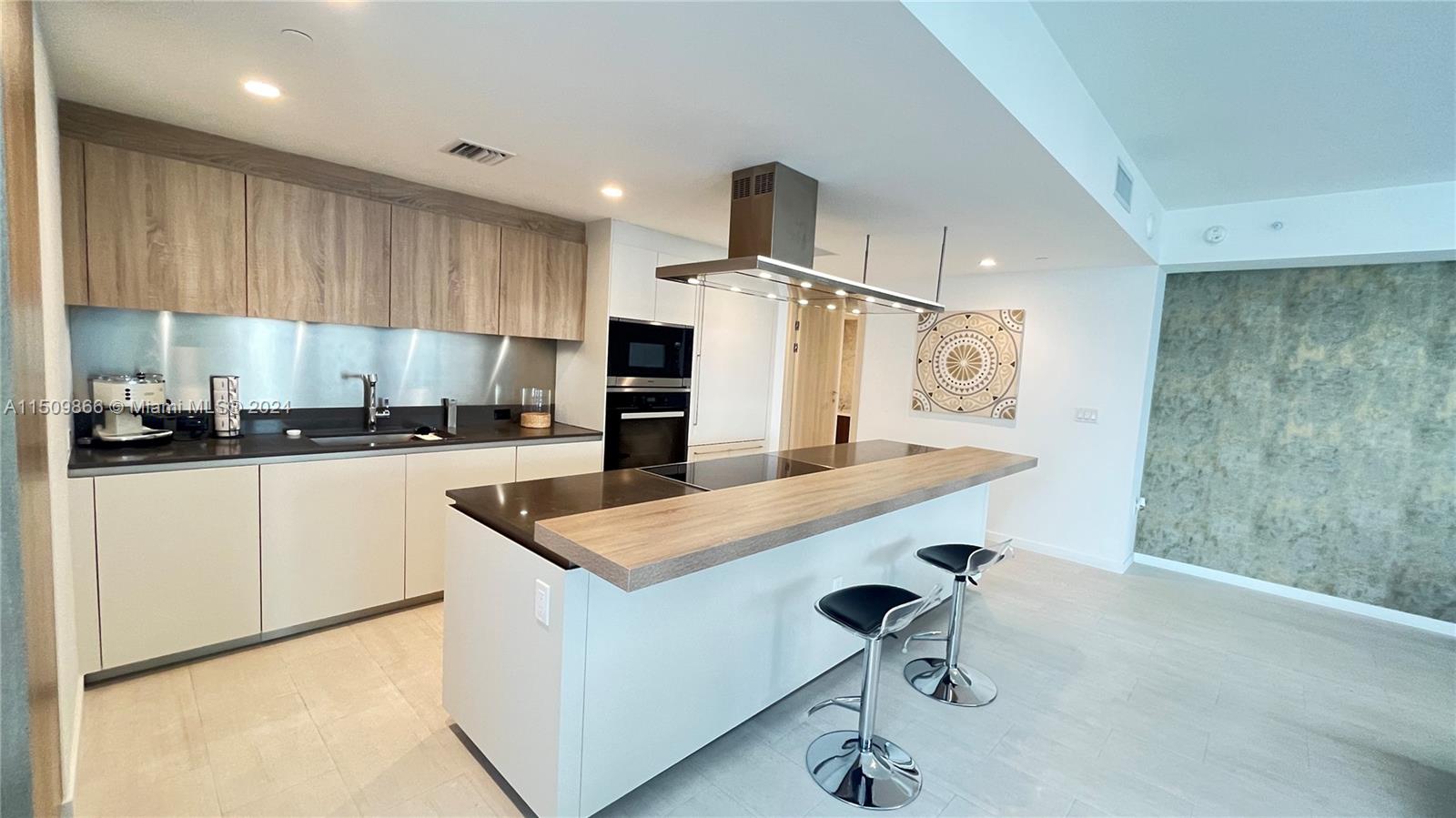 1000 S Brickell Plaza 3002, Miami, Florida 33131, 3 Bedrooms Bedrooms, ,3 BathroomsBathrooms,Residentiallease,For Rent,1000 S Brickell Plaza 3002,A11509866