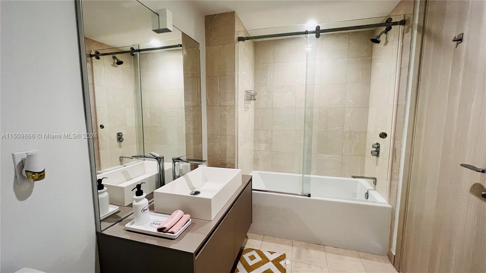 1000 S Brickell Plaza 3002, Miami, Florida 33131, 3 Bedrooms Bedrooms, ,3 BathroomsBathrooms,Residentiallease,For Rent,1000 S Brickell Plaza 3002,A11509866