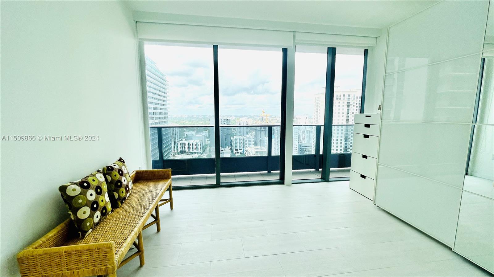 1000 S Brickell Plaza 3002, Miami, Florida 33131, 3 Bedrooms Bedrooms, ,3 BathroomsBathrooms,Residentiallease,For Rent,1000 S Brickell Plaza 3002,A11509866