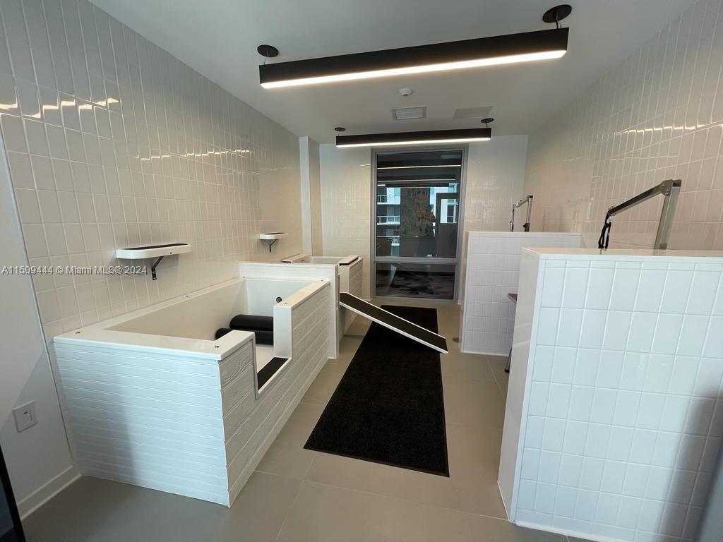 227 NE 2nd St 1703, Miami, Florida 33132, 1 Bedroom Bedrooms, ,1 BathroomBathrooms,Residential,For Sale,227 NE 2nd St 1703,A11509444