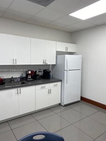 Hallandale Beach, Florida 33009, ,Commerciallease,For Rent,A11510017