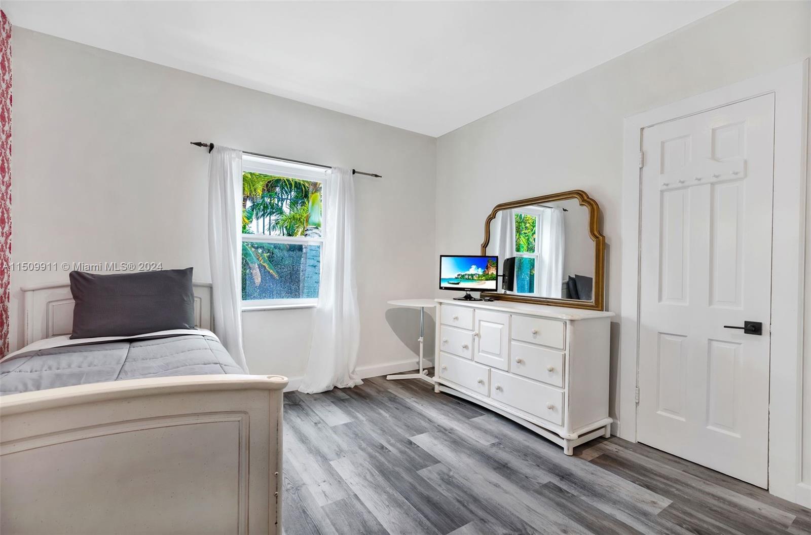 1050 Harrison St, Hollywood, Florida 33019, 4 Bedrooms Bedrooms, ,3 BathroomsBathrooms,Residentiallease,For Rent,1050 Harrison St,A11509911