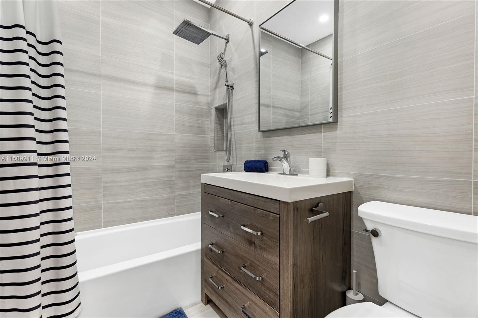 1050 Harrison St, Hollywood, Florida 33019, 4 Bedrooms Bedrooms, ,3 BathroomsBathrooms,Residentiallease,For Rent,1050 Harrison St,A11509911