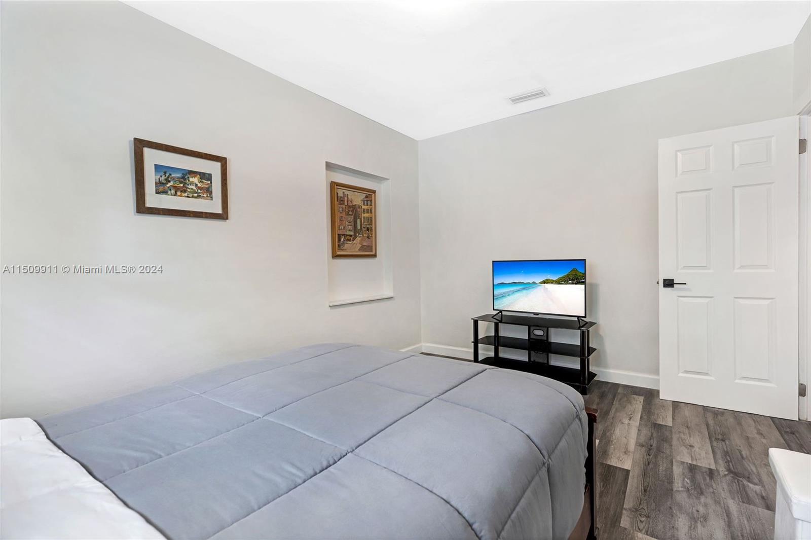 1050 Harrison St, Hollywood, Florida 33019, 4 Bedrooms Bedrooms, ,3 BathroomsBathrooms,Residentiallease,For Rent,1050 Harrison St,A11509911