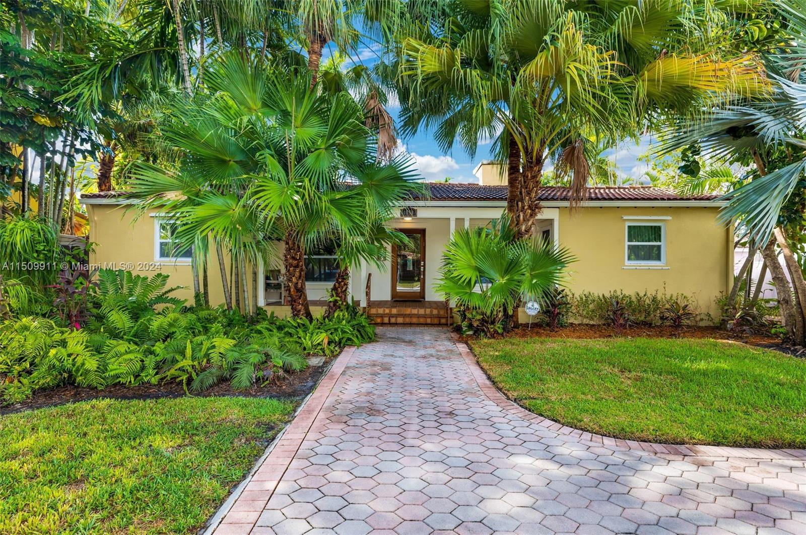 1050 Harrison St, Hollywood, Florida 33019, 4 Bedrooms Bedrooms, ,3 BathroomsBathrooms,Residentiallease,For Rent,1050 Harrison St,A11509911