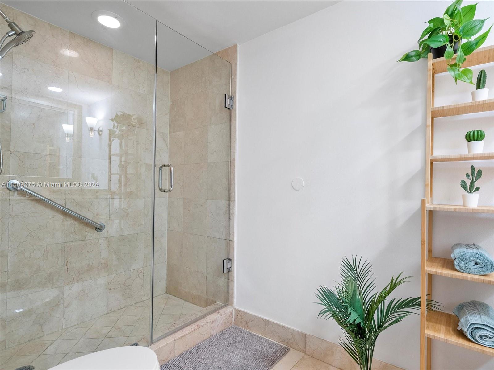 2670 E Sunrise Blvd 823, Fort Lauderdale, Florida 33304, 1 Bedroom Bedrooms, ,1 BathroomBathrooms,Residential,For Sale,2670 E Sunrise Blvd 823,A11509375