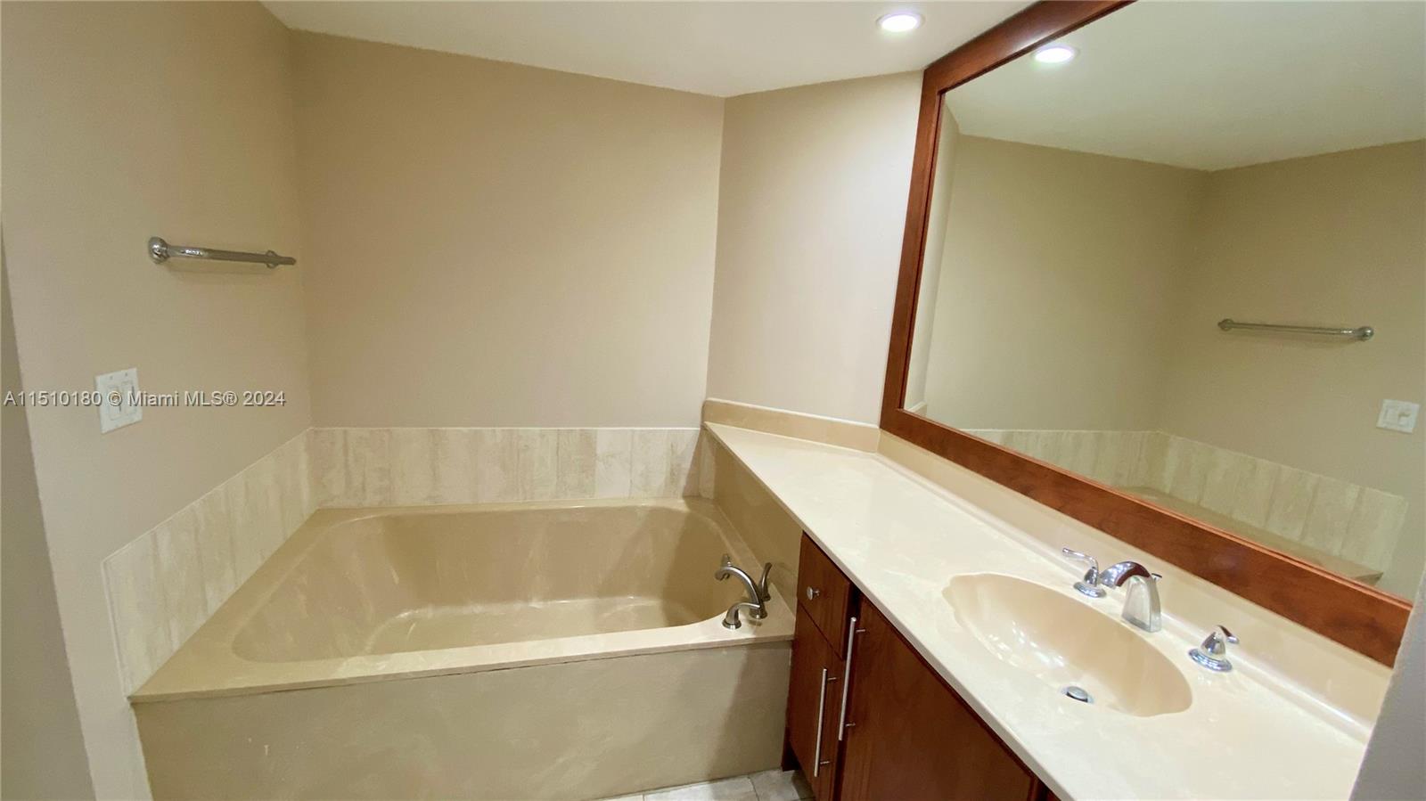 1717 N Bayshore Dr A-1439, Miami, Florida 33132, 1 Bedroom Bedrooms, ,1 BathroomBathrooms,Residential,For Sale,1717 N Bayshore Dr A-1439,A11510180