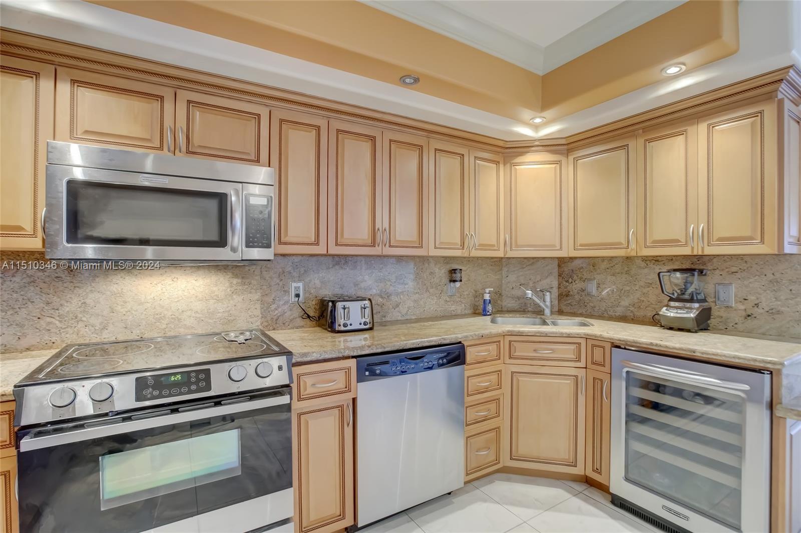 3850 Washington St 812, Hollywood, Florida 33021, 2 Bedrooms Bedrooms, ,2 BathroomsBathrooms,Residential,For Sale,3850 Washington St 812,A11510346
