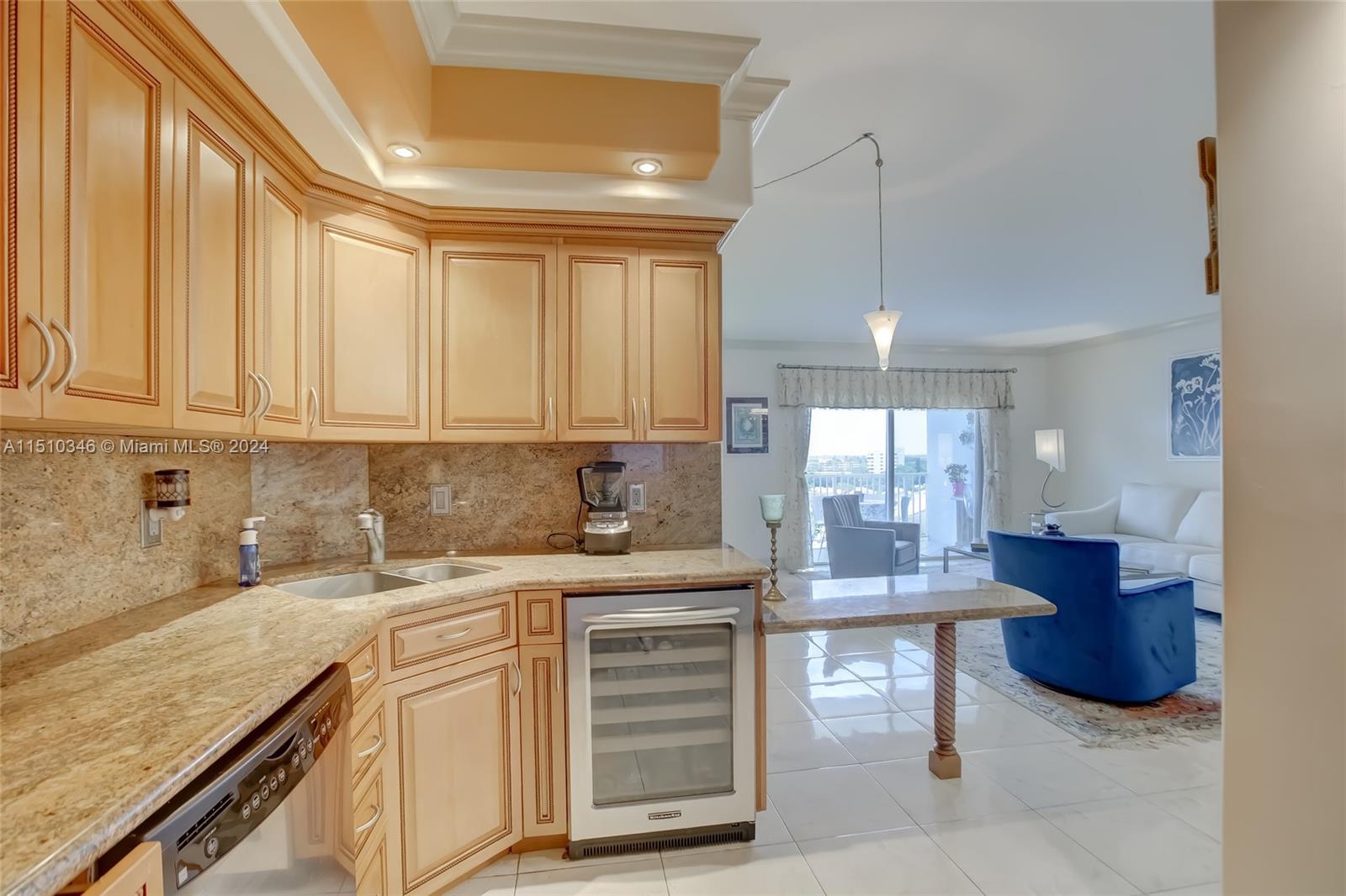 3850 Washington St 812, Hollywood, Florida 33021, 2 Bedrooms Bedrooms, ,2 BathroomsBathrooms,Residential,For Sale,3850 Washington St 812,A11510346