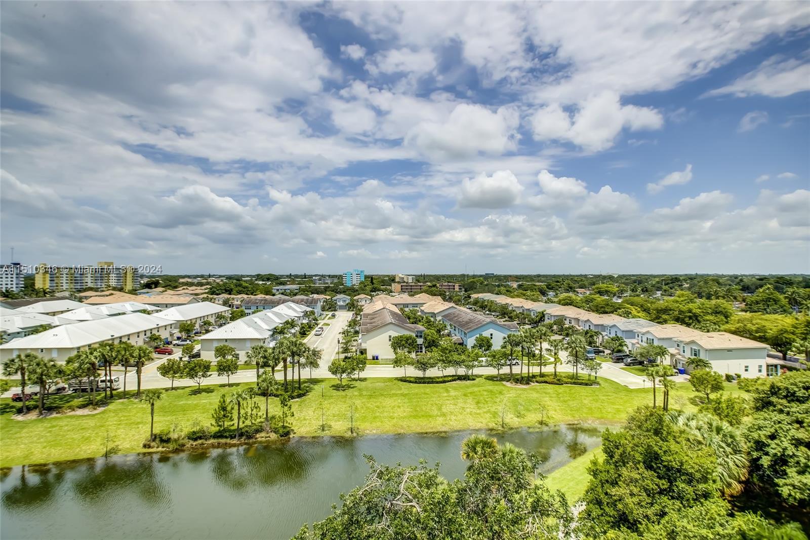 3850 Washington St 812, Hollywood, Florida 33021, 2 Bedrooms Bedrooms, ,2 BathroomsBathrooms,Residential,For Sale,3850 Washington St 812,A11510346