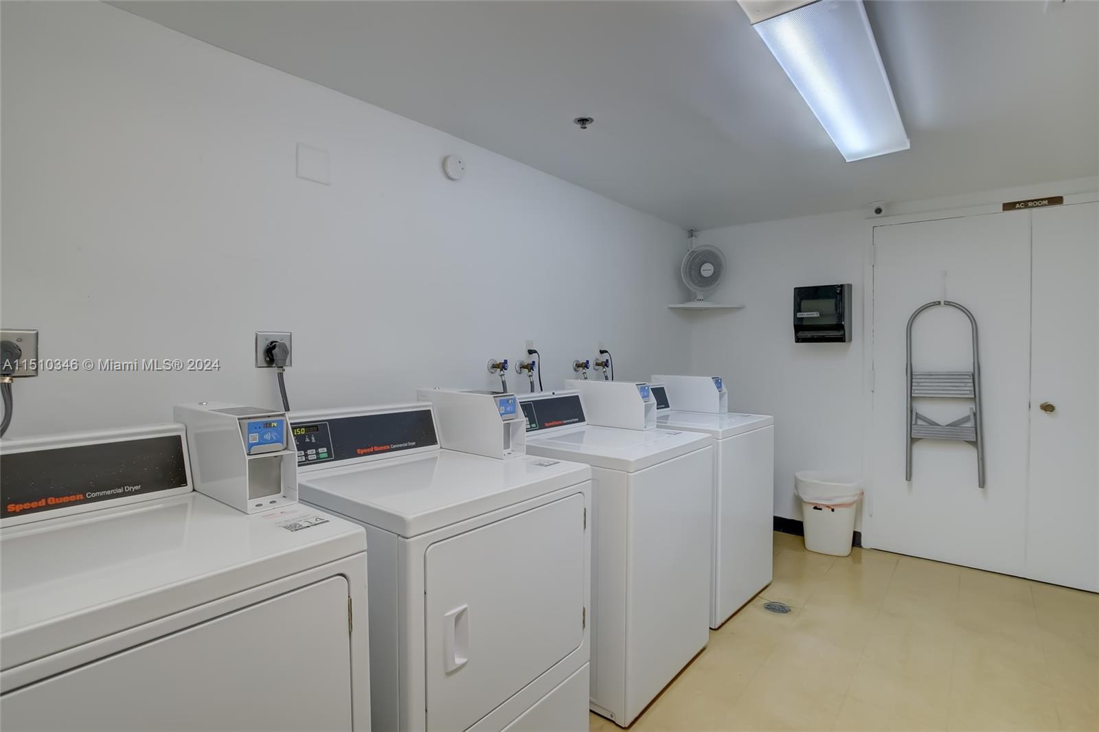 3850 Washington St 812, Hollywood, Florida 33021, 2 Bedrooms Bedrooms, ,2 BathroomsBathrooms,Residential,For Sale,3850 Washington St 812,A11510346