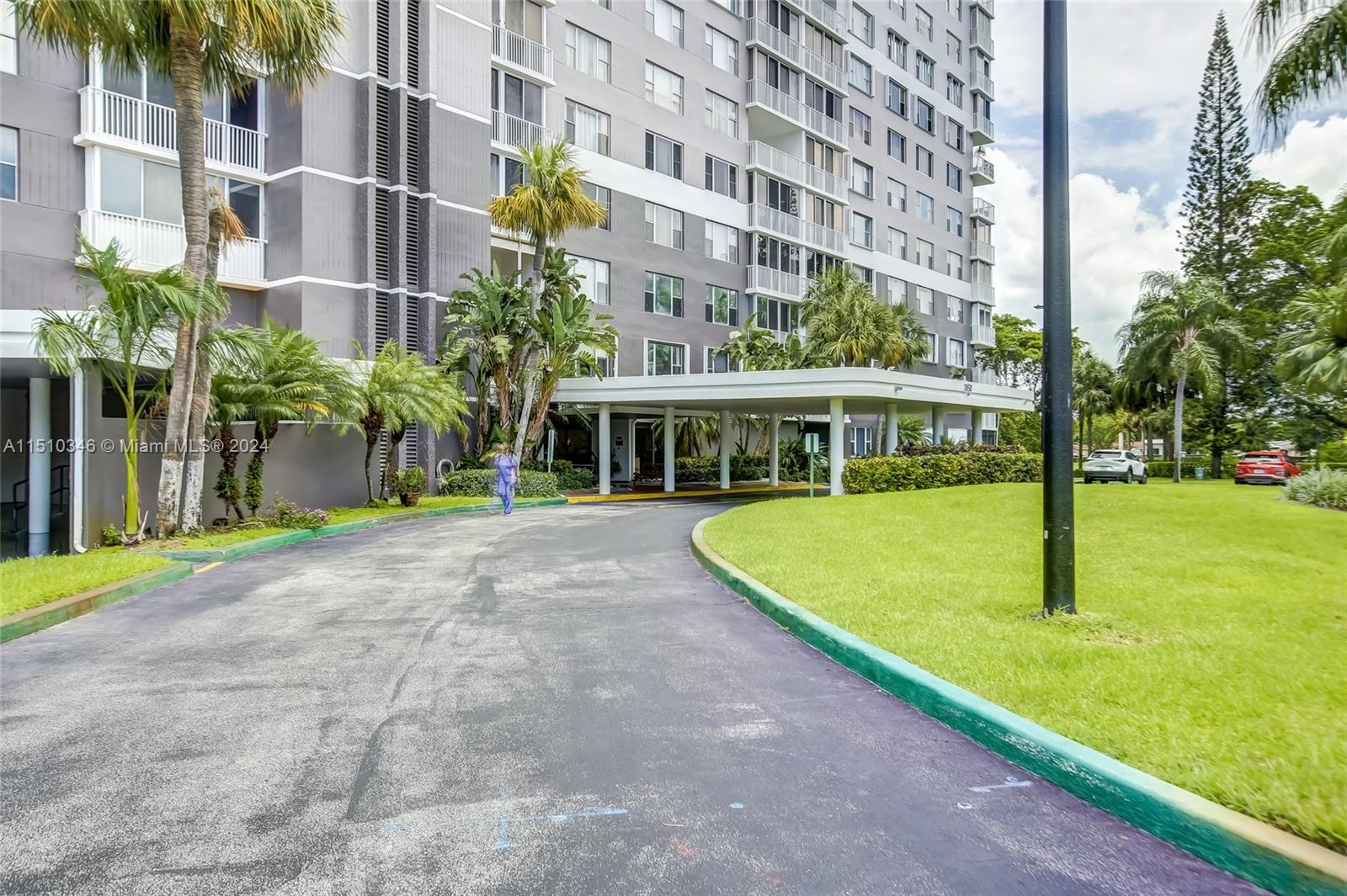 3850 Washington St 812, Hollywood, Florida 33021, 2 Bedrooms Bedrooms, ,2 BathroomsBathrooms,Residential,For Sale,3850 Washington St 812,A11510346