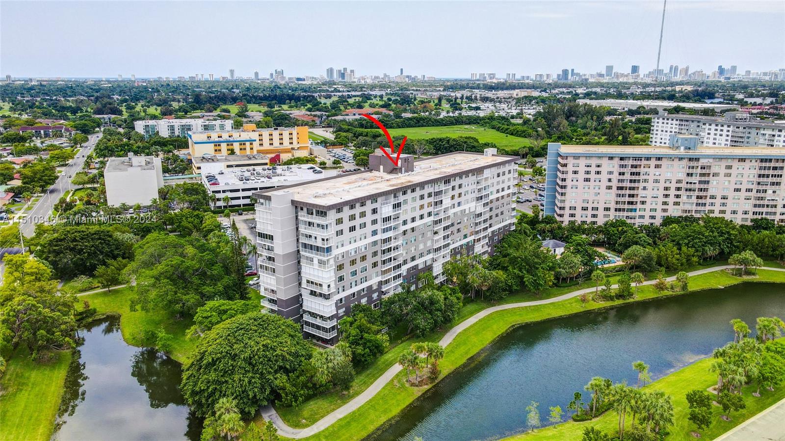 3850 Washington St 812, Hollywood, Florida 33021, 2 Bedrooms Bedrooms, ,2 BathroomsBathrooms,Residential,For Sale,3850 Washington St 812,A11510346