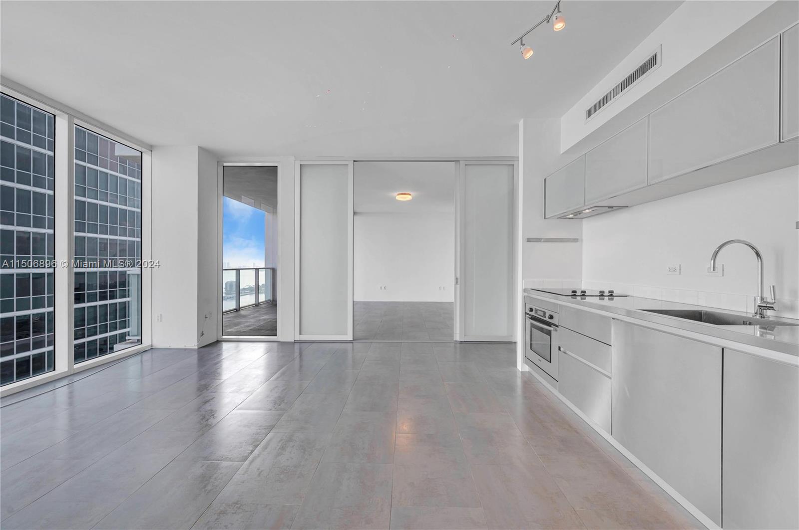 1040 Biscayne Blvd 3205, Miami, Florida 33132, 1 Bedroom Bedrooms, ,1 BathroomBathrooms,Residential,For Sale,1040 Biscayne Blvd 3205,A11506896