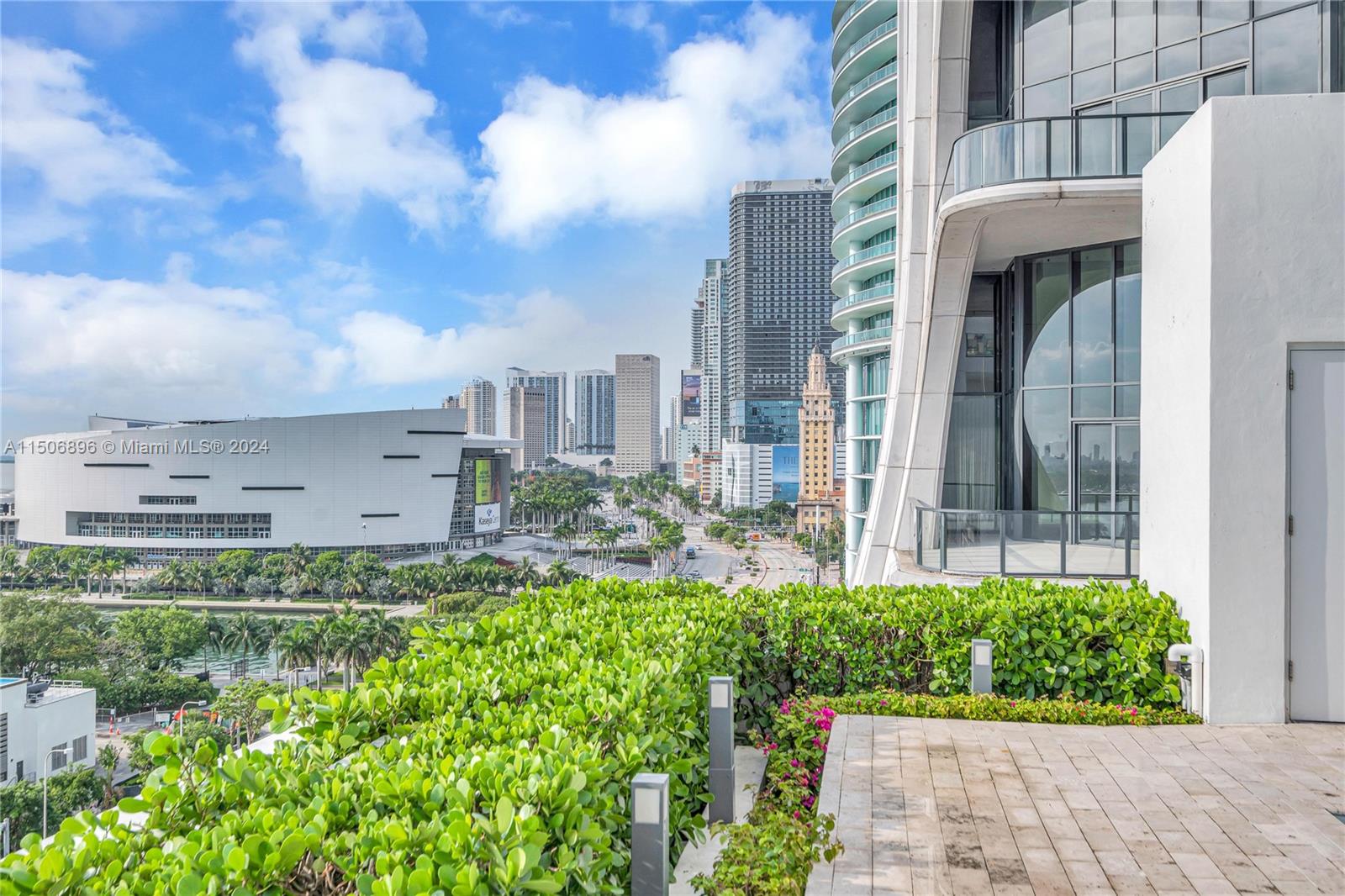 1040 Biscayne Blvd 3205, Miami, Florida 33132, 1 Bedroom Bedrooms, ,1 BathroomBathrooms,Residential,For Sale,1040 Biscayne Blvd 3205,A11506896