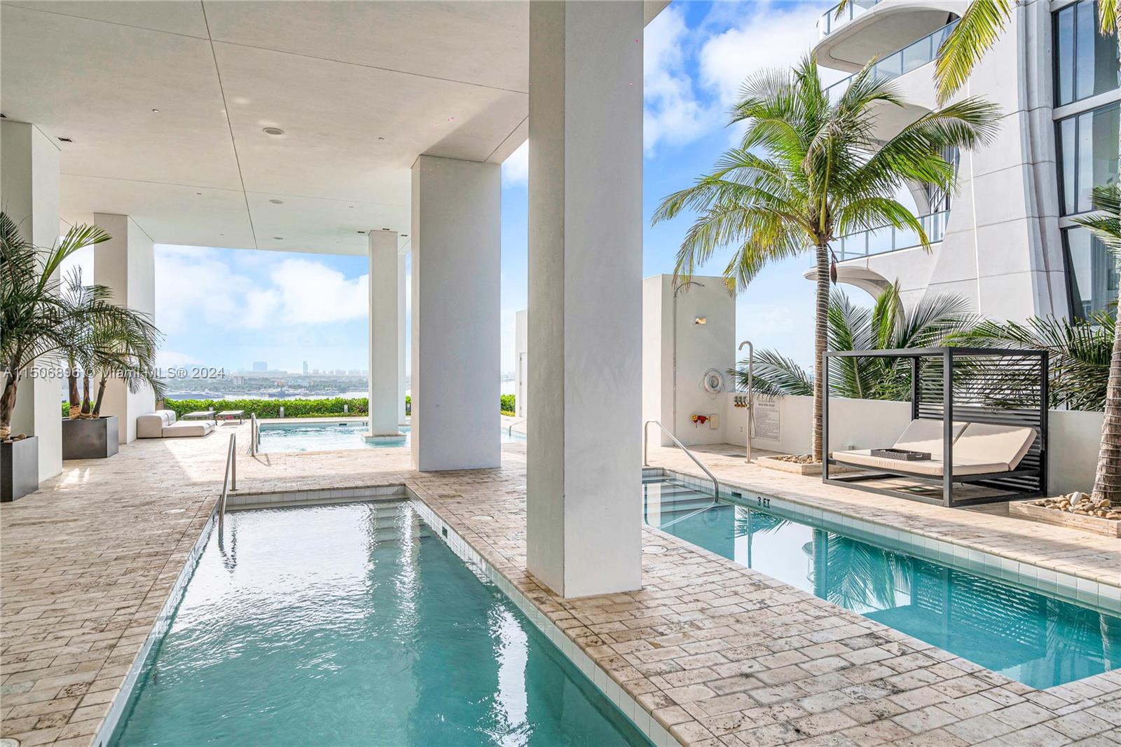 1040 Biscayne Blvd 3205, Miami, Florida 33132, 1 Bedroom Bedrooms, ,1 BathroomBathrooms,Residential,For Sale,1040 Biscayne Blvd 3205,A11506896