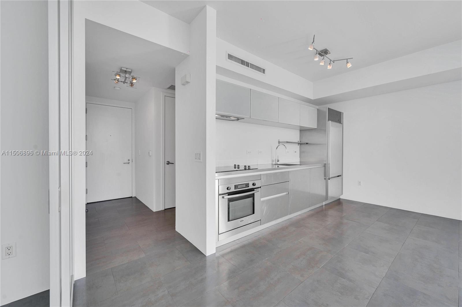 1040 Biscayne Blvd 3205, Miami, Florida 33132, 1 Bedroom Bedrooms, ,1 BathroomBathrooms,Residential,For Sale,1040 Biscayne Blvd 3205,A11506896