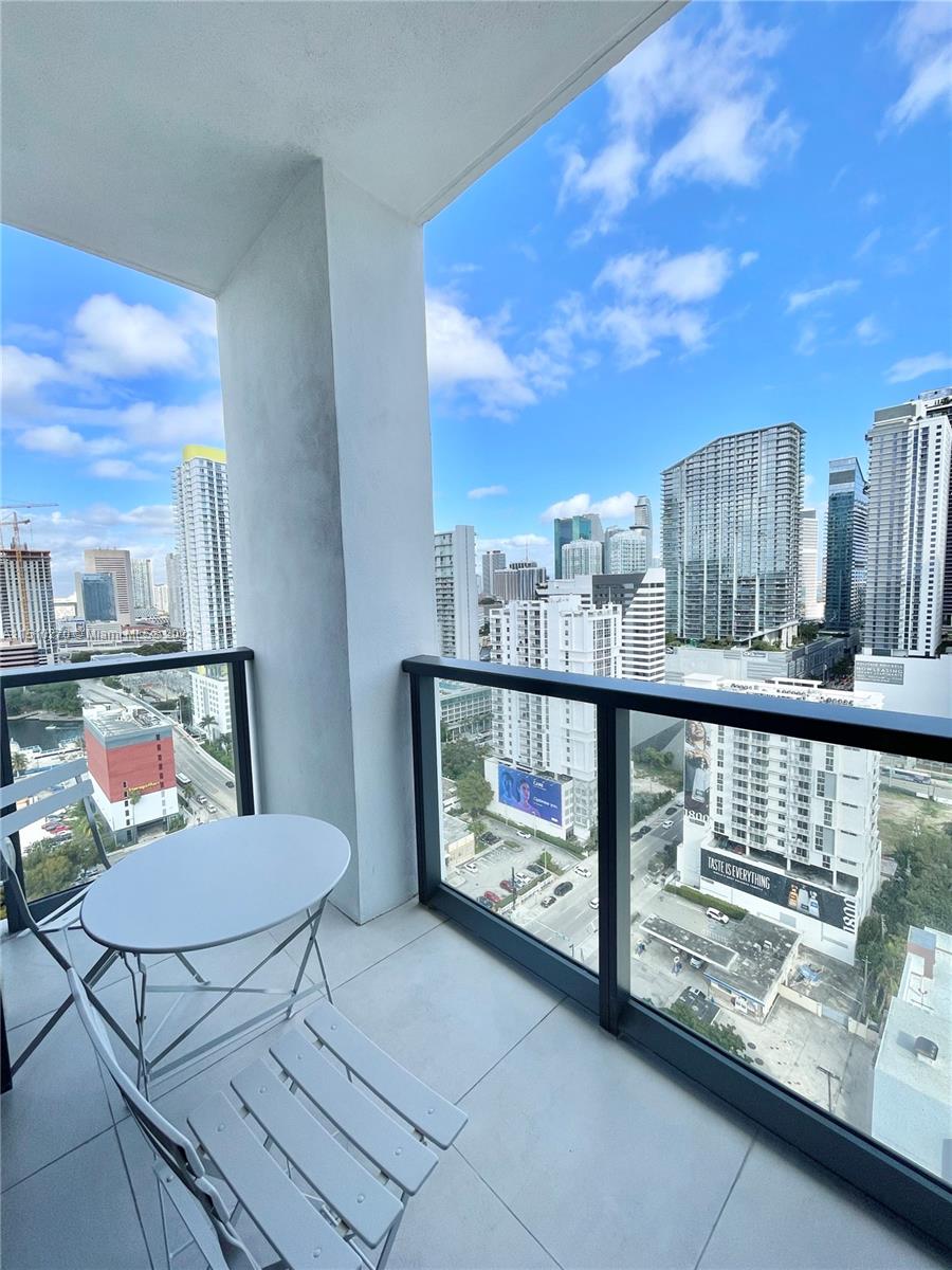 239 sw 9th st PH2304, Miami, Florida 33130, 2 Bedrooms Bedrooms, ,2 BathroomsBathrooms,Residentiallease,For Rent,239 sw 9th st PH2304,A11510270