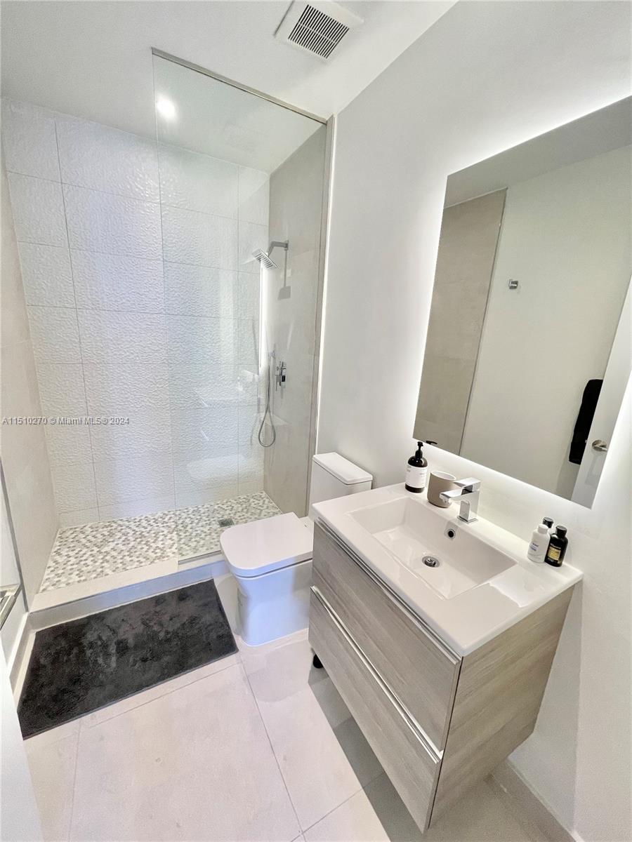 239 sw 9th st PH2304, Miami, Florida 33130, 2 Bedrooms Bedrooms, ,2 BathroomsBathrooms,Residentiallease,For Rent,239 sw 9th st PH2304,A11510270