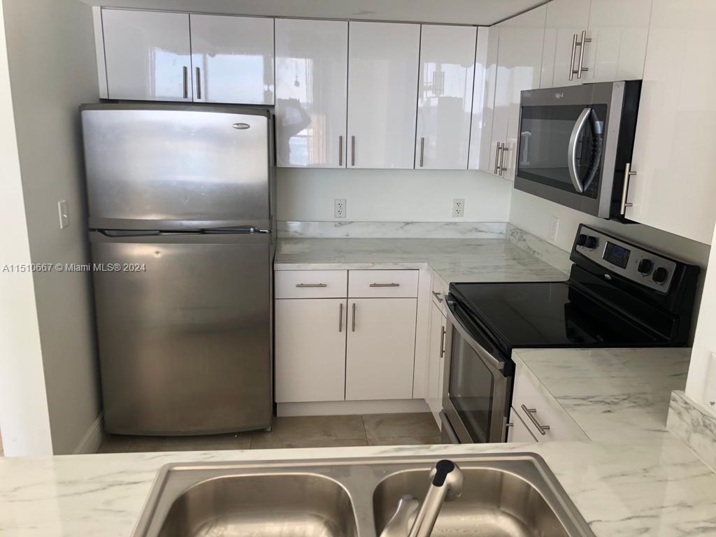 5077 NW 7th St TS2 (1702), Miami, Florida 33126, 3 Bedrooms Bedrooms, 6 Rooms Rooms,2 BathroomsBathrooms,Residential,For Sale,5077 NW 7th St TS2 (1702),A11510667