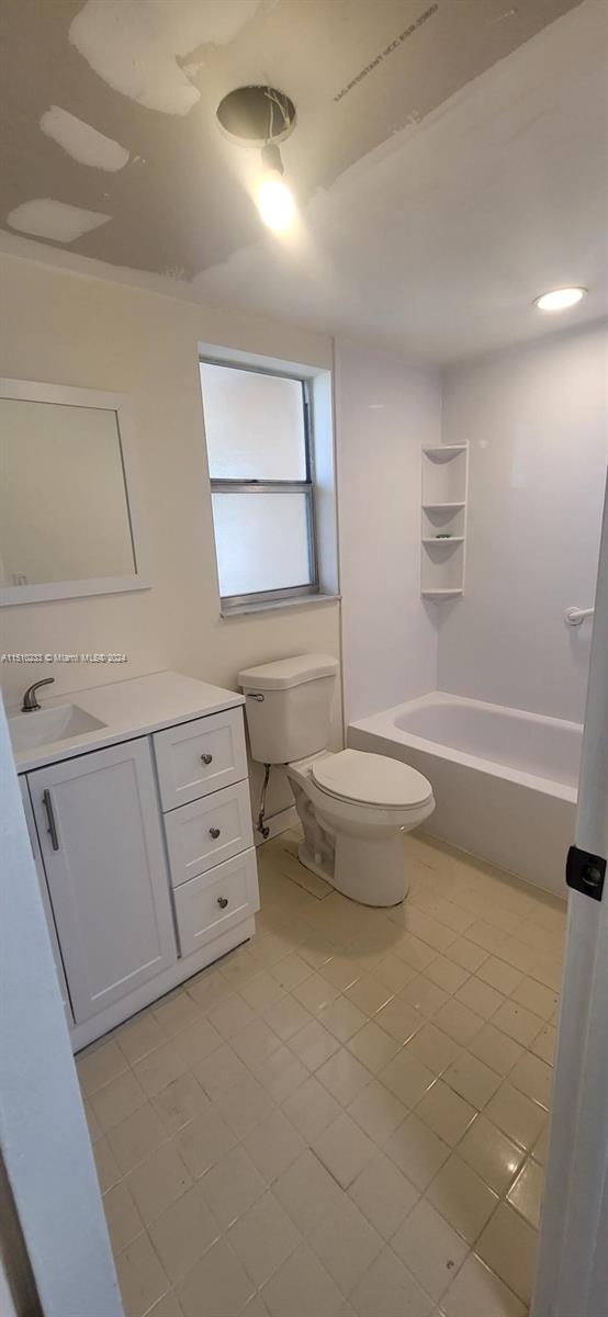 9041 Sunrise Lakes Blvd 211, Sunrise, Florida 33322, 1 Bedroom Bedrooms, ,1 BathroomBathrooms,Residential,For Sale,9041 Sunrise Lakes Blvd 211,A11510233