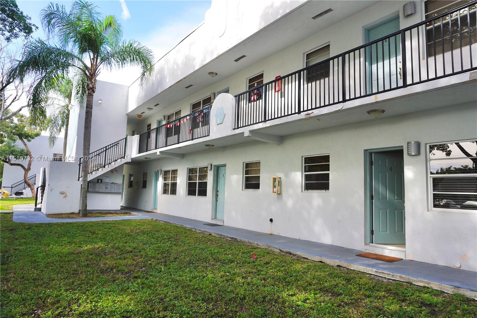 1925 Madison St 4, Hollywood, Florida 33020, 1 Bedroom Bedrooms, ,1 BathroomBathrooms,Residential,For Sale,1925 Madison St 4,A11510732