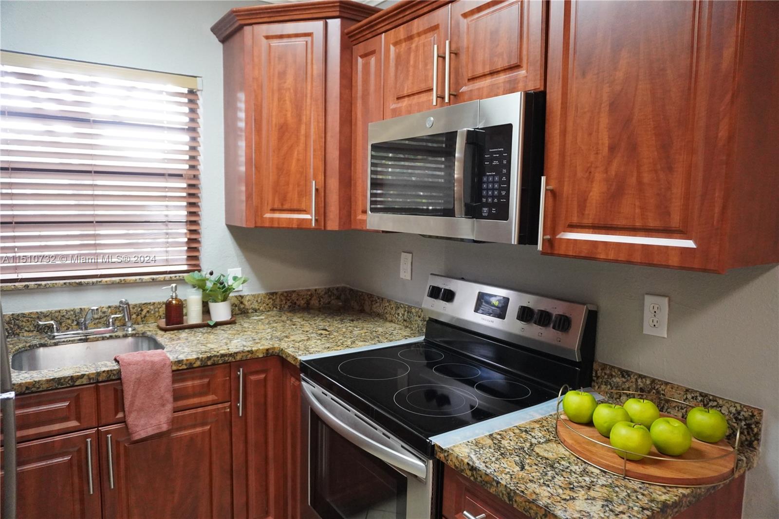 1925 Madison St 4, Hollywood, Florida 33020, 1 Bedroom Bedrooms, ,1 BathroomBathrooms,Residential,For Sale,1925 Madison St 4,A11510732