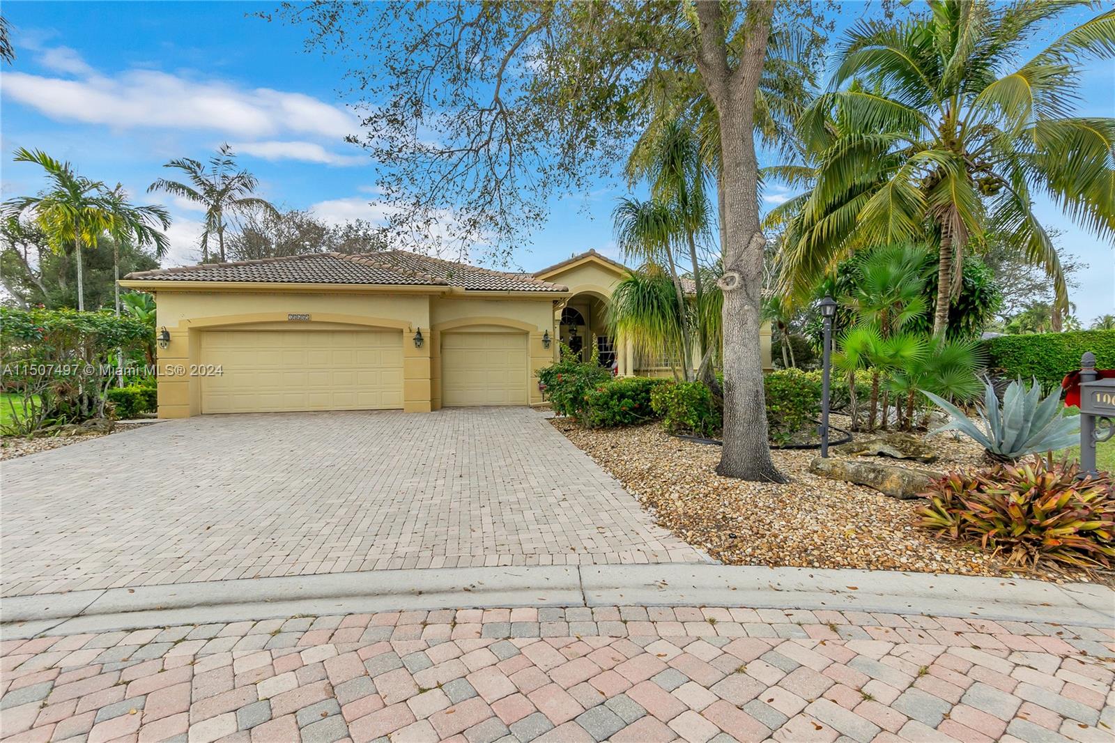 10685 NW 66th Ct, Parkland, Florida 33076, 5 Bedrooms Bedrooms, 9 Rooms Rooms,3 BathroomsBathrooms,Residential,For Sale,10685 NW 66th Ct,A11507497