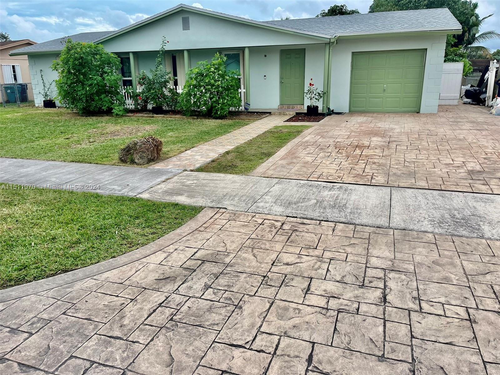 Photo 1 of 10420 SW 152nd Ter in Miami - MLS A11511070