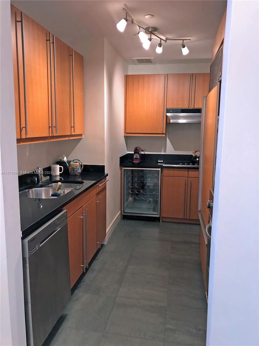 1425 Brickell Ave 42D, Miami, Florida 33131, 1 Bedroom Bedrooms, ,1 BathroomBathrooms,Residentiallease,For Rent,1425 Brickell Ave 42D,A11511081