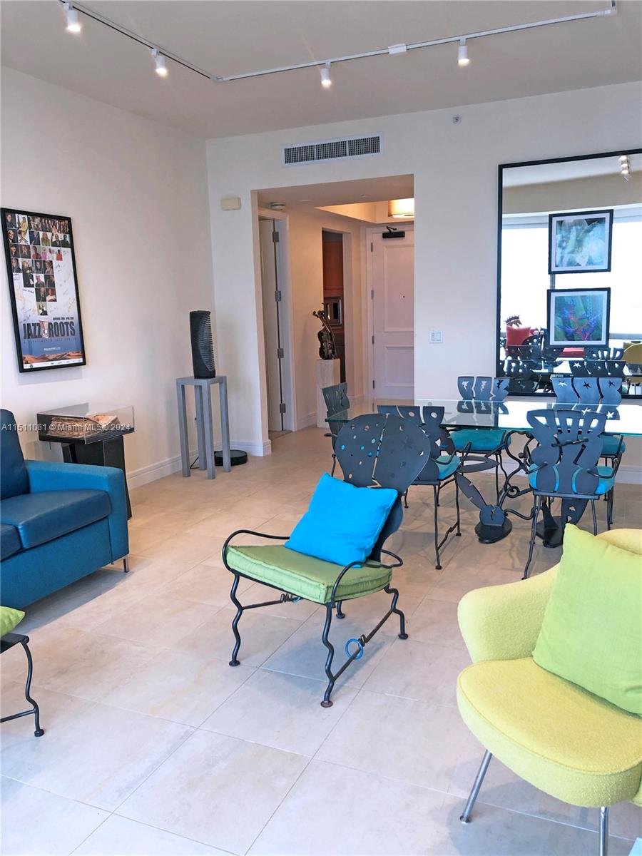 1425 Brickell Ave 42D, Miami, Florida 33131, 1 Bedroom Bedrooms, ,1 BathroomBathrooms,Residentiallease,For Rent,1425 Brickell Ave 42D,A11511081