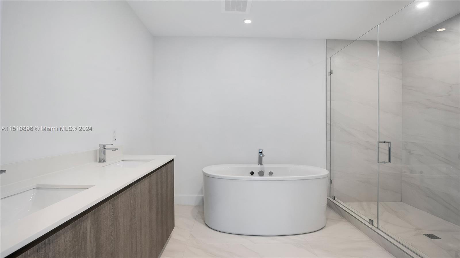 17550 Collins Ave 501, Sunny Isles Beach, Florida 33160, 3 Bedrooms Bedrooms, ,3 BathroomsBathrooms,Residential,For Sale,17550 Collins Ave 501,A11510896