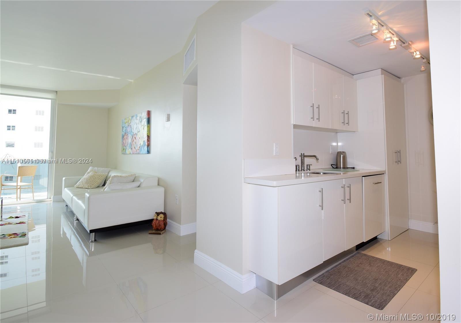 10275 Collins Ave 521, Bal Harbour, Florida 33154, 2 Bedrooms Bedrooms, ,2 BathroomsBathrooms,Residentiallease,For Rent,10275 Collins Ave 521,A11510561