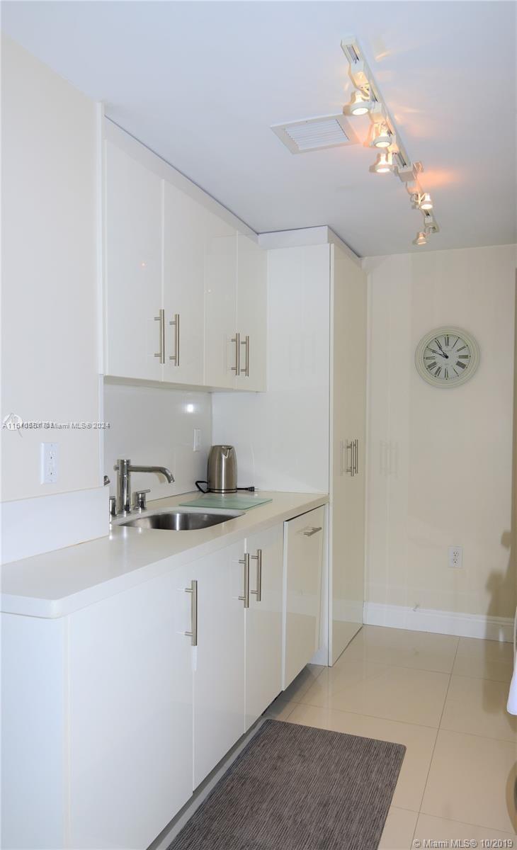 10275 Collins Ave 521, Bal Harbour, Florida 33154, 2 Bedrooms Bedrooms, ,2 BathroomsBathrooms,Residentiallease,For Rent,10275 Collins Ave 521,A11510561