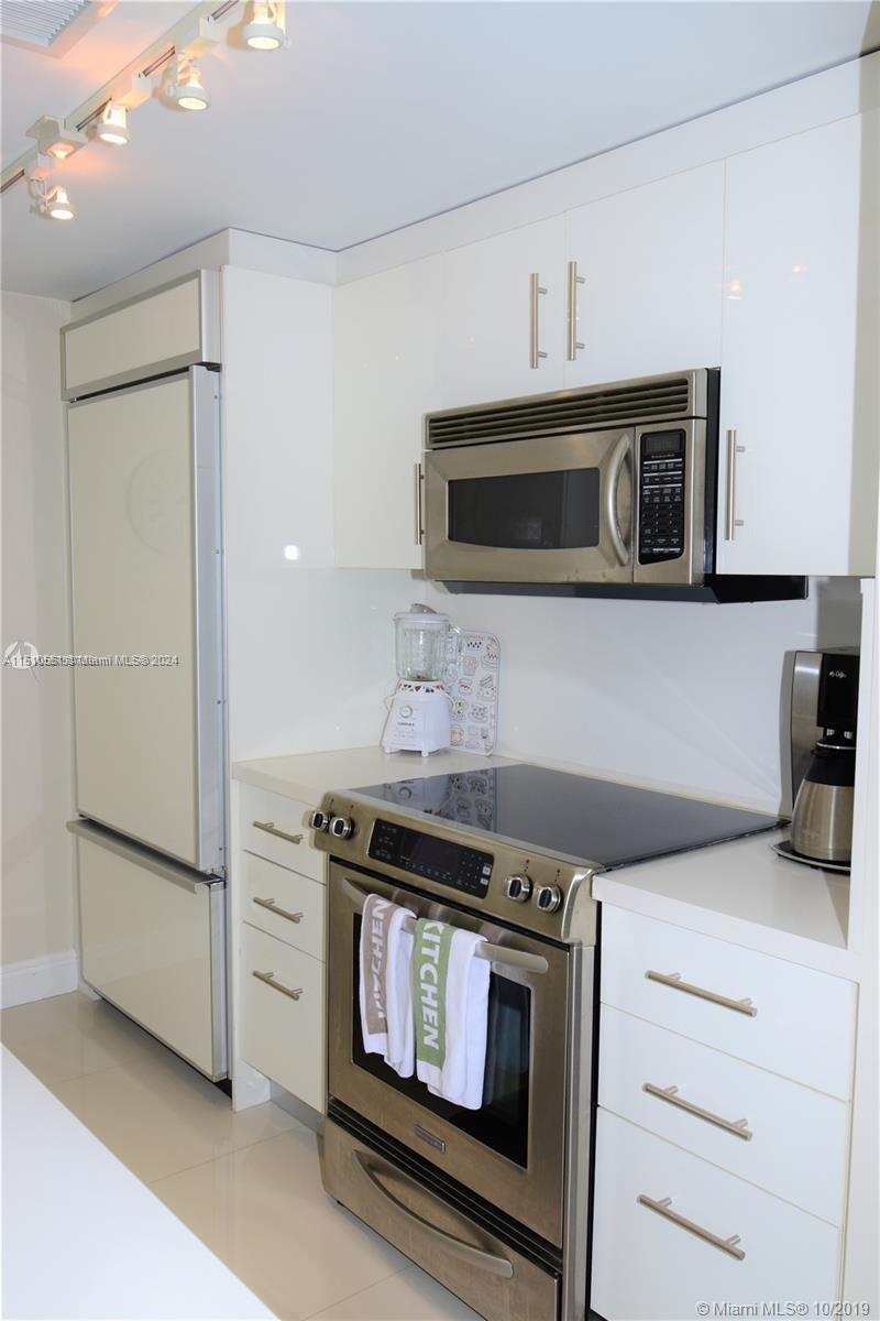 10275 Collins Ave 521, Bal Harbour, Florida 33154, 2 Bedrooms Bedrooms, ,2 BathroomsBathrooms,Residentiallease,For Rent,10275 Collins Ave 521,A11510561