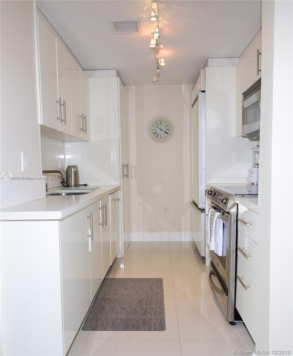 10275 Collins Ave 521, Bal Harbour, Florida 33154, 2 Bedrooms Bedrooms, ,2 BathroomsBathrooms,Residentiallease,For Rent,10275 Collins Ave 521,A11510561