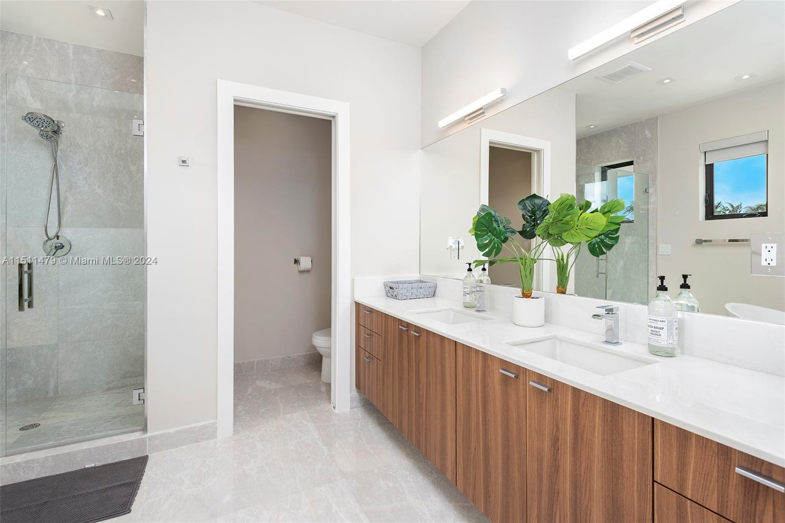 850 Washington St, Hollywood, Florida 33019, 5 Bedrooms Bedrooms, ,5 BathroomsBathrooms,Residentiallease,For Rent,850 Washington St,A11511479