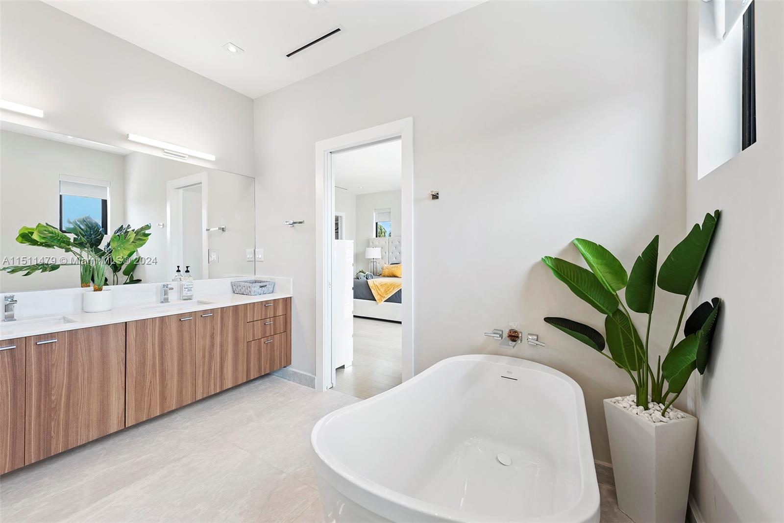 850 Washington St, Hollywood, Florida 33019, 5 Bedrooms Bedrooms, ,5 BathroomsBathrooms,Residentiallease,For Rent,850 Washington St,A11511479