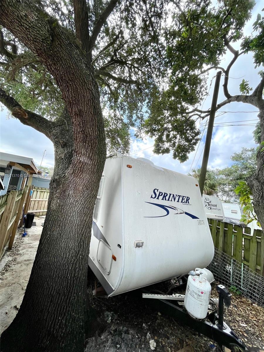 6019 SW 27th St, Miramar, Florida 33023, 4 Bedrooms Bedrooms, ,3 BathroomsBathrooms,Residential,For Sale,6019 SW 27th St,A11511370