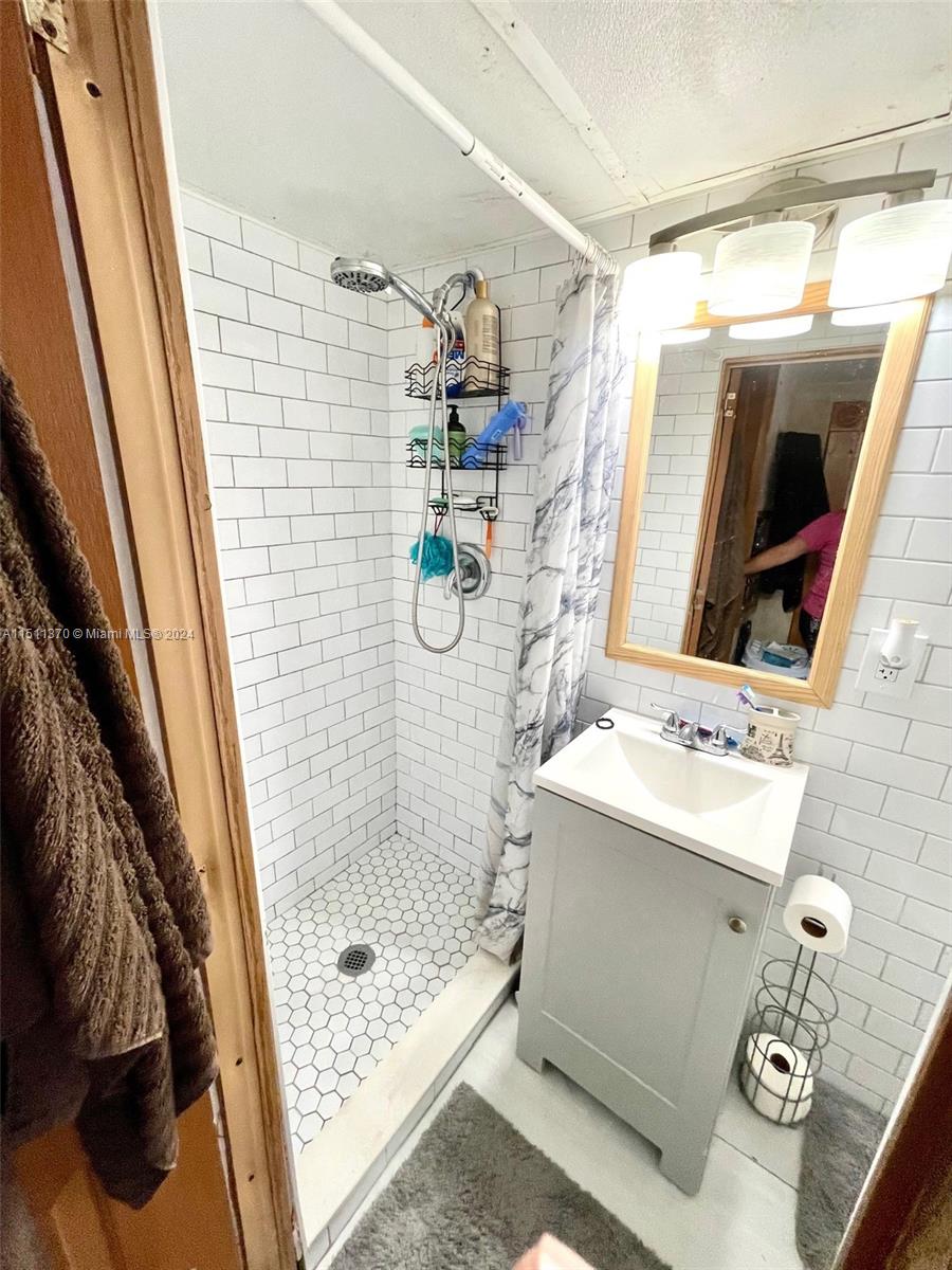 6019 SW 27th St, Miramar, Florida 33023, 4 Bedrooms Bedrooms, ,3 BathroomsBathrooms,Residential,For Sale,6019 SW 27th St,A11511370