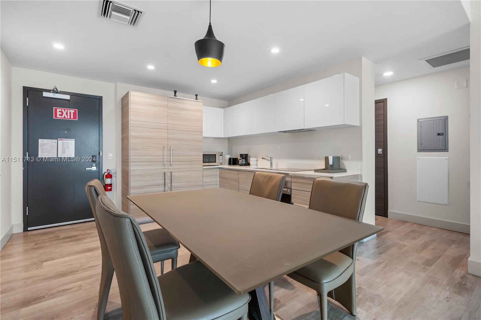 777 N Ocean Dr N207, Hollywood, Florida 33019, 1 Bedroom Bedrooms, ,1 BathroomBathrooms,Residential,For Sale,777 N Ocean Dr N207,A11511713