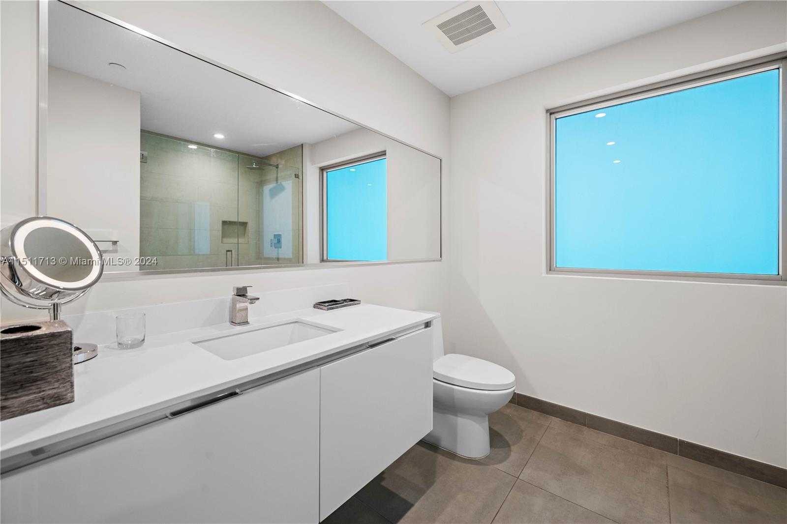 777 N Ocean Dr N207, Hollywood, Florida 33019, 1 Bedroom Bedrooms, ,1 BathroomBathrooms,Residential,For Sale,777 N Ocean Dr N207,A11511713