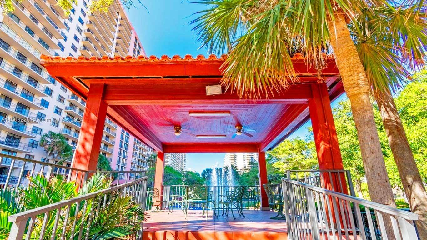 210 174th St 805, Sunny Isles Beach, Florida 33160, 3 Bedrooms Bedrooms, ,2 BathroomsBathrooms,Residential,For Sale,210 174th St 805,A11509225