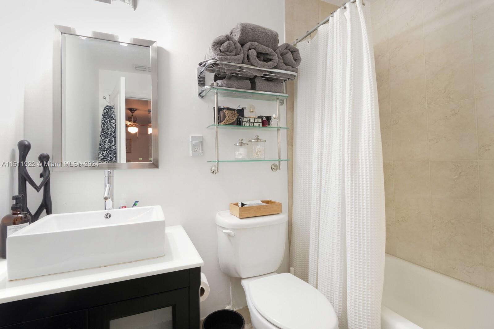 852 NE 16th Ave 852, Fort Lauderdale, Florida 33304, 3 Bedrooms Bedrooms, ,3 BathroomsBathrooms,Residential,For Sale,852 NE 16th Ave 852,A11511922