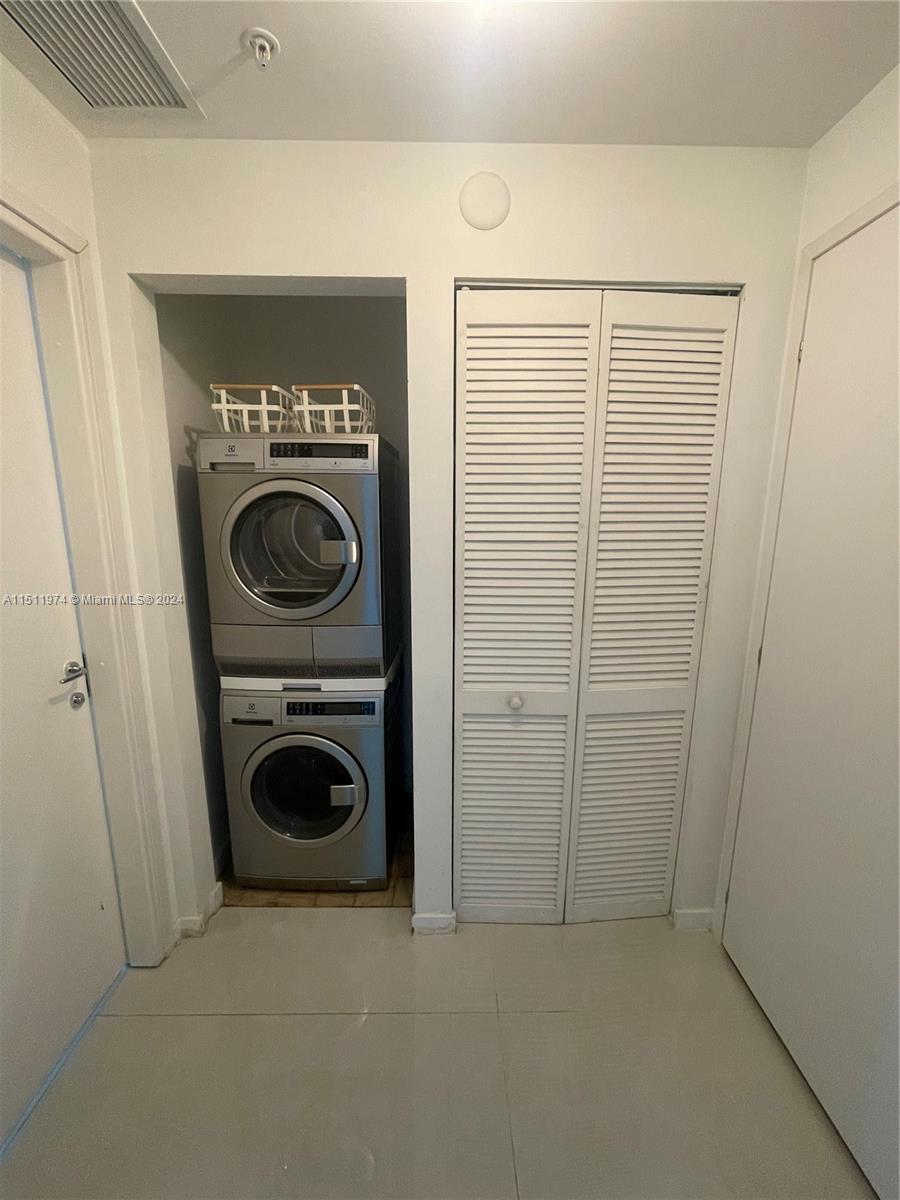 300 S Biscayne Blvd T-1804, Miami, Florida 33131, 2 Bedrooms Bedrooms, ,2 BathroomsBathrooms,Residentiallease,For Rent,300 S Biscayne Blvd T-1804,A11511974
