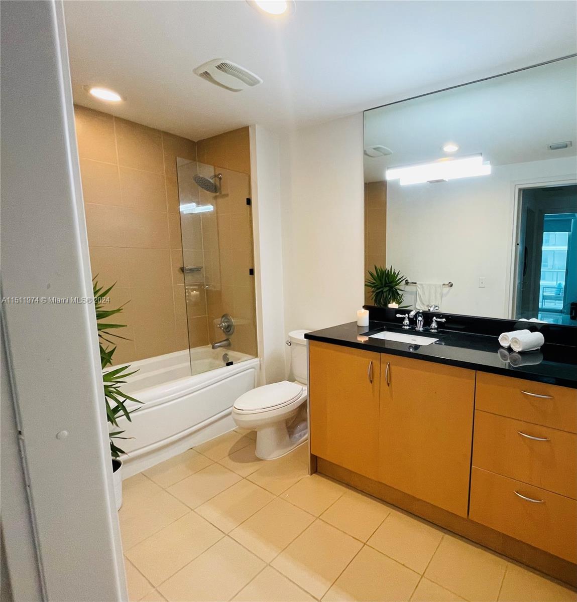 300 S Biscayne Blvd T-1804, Miami, Florida 33131, 2 Bedrooms Bedrooms, ,2 BathroomsBathrooms,Residentiallease,For Rent,300 S Biscayne Blvd T-1804,A11511974