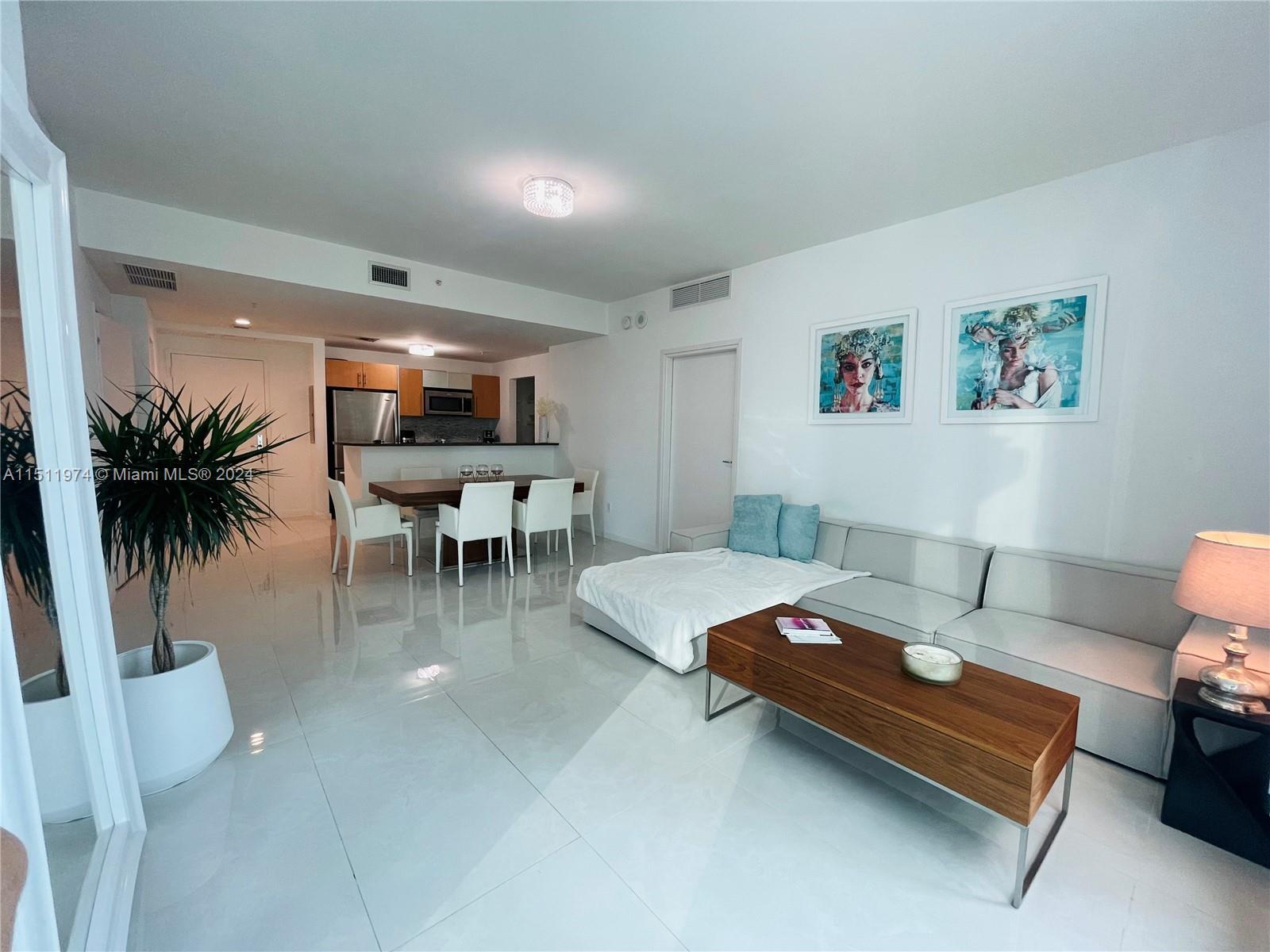 300 S Biscayne Blvd T-1804, Miami, Florida 33131, 2 Bedrooms Bedrooms, ,2 BathroomsBathrooms,Residentiallease,For Rent,300 S Biscayne Blvd T-1804,A11511974